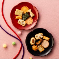 新宿中村屋 花ごよみ2種類を皿に盛り付けた状態