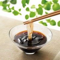 新宿中村屋 葛きりを皿に盛り付けたイメージ