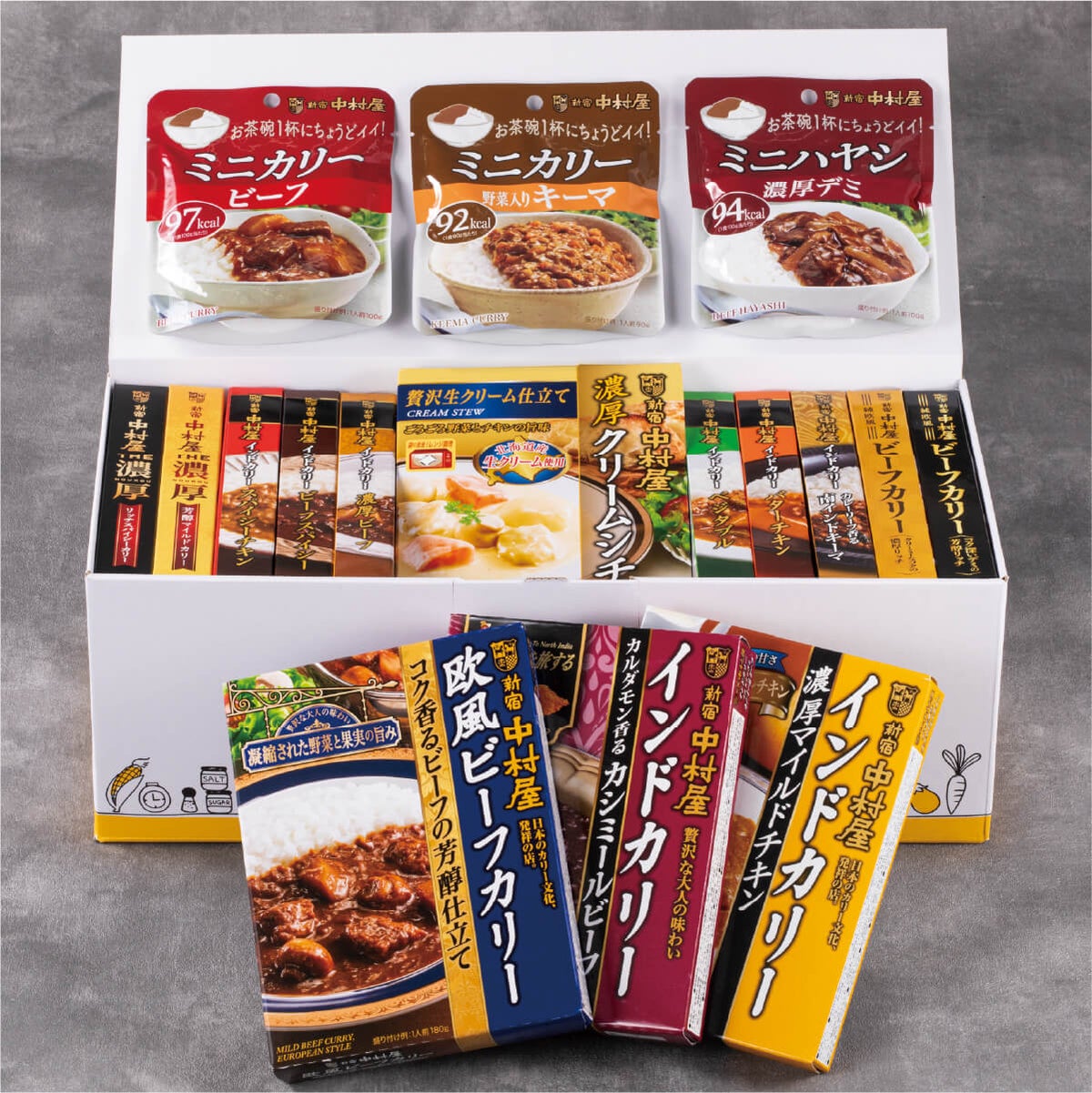 新宿中村屋レトルトバラエティセット　17種17個入（蓋を開けた状態）詰め合わせギフトの中身が見える画像