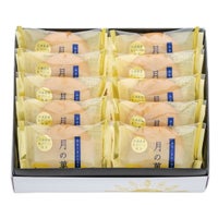 新宿中村屋　月の菓（みるくまんじゅう）10個入り（蓋を開けた状態）。整然と並んだ「月の菓」の中身が見える