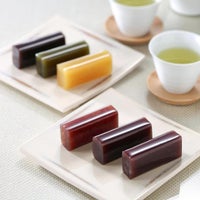 小形羊羹の食シーン画像①