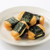 新宿中村屋 磯風味チーズあられを皿に盛り付けたイメージ