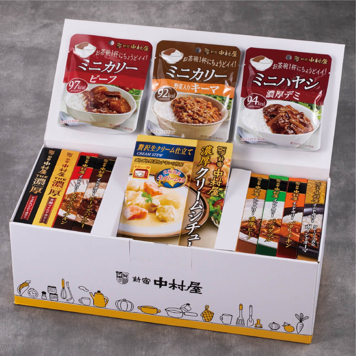 新宿中村屋レトルトバラエティセット　12種12個入（蓋を開けた状態）詰め合わせギフトの中身が見える画像