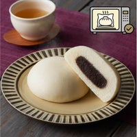 新宿中村屋のあんまんのカット断面、なめらかなこしあんとふっくら生地が見える中華まん