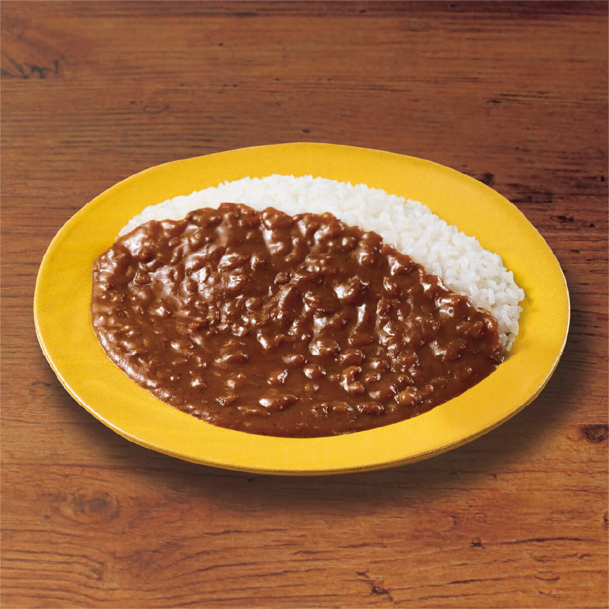 新宿中村屋「THE 濃厚 芳醇マイルドカリー」盛り付けシズルカット レトルトカレーのアップ画像