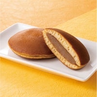 新宿中村屋 どら焼 栗あん 皿に盛り付けた状態