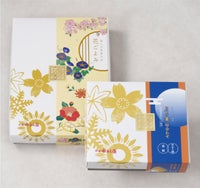 新宿中村屋「花ごよみ・月の菓詰合わせ」2折セット（蓋を閉じた状態）上品な化粧箱入りラッピング付き 和洋スイーツギフトセット外箱パッケージ画像