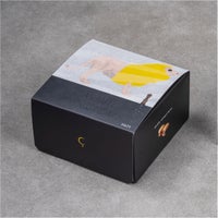 【キャラメルマンデー】ダブルキャラメルムーン 8個入りギフトセットの蓋を閉じた状態の外箱パッケージ画像